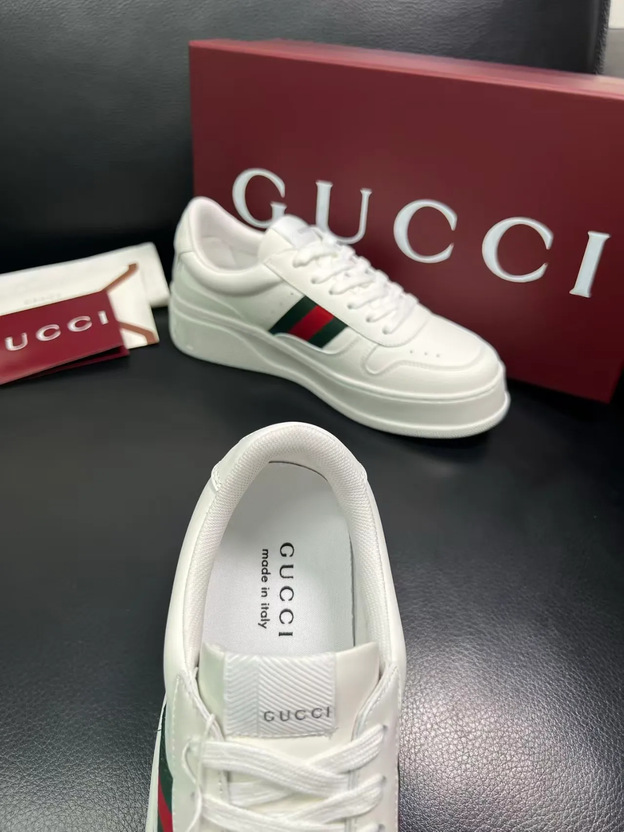 P420 new men's shoes GUCCI [Lightning] latest shoes are shipped. Original quality, fashionable, special materials, inner mesh, new packaging. The foot feels super comfortable and the workmanship is impeccable. Size: 38-45
